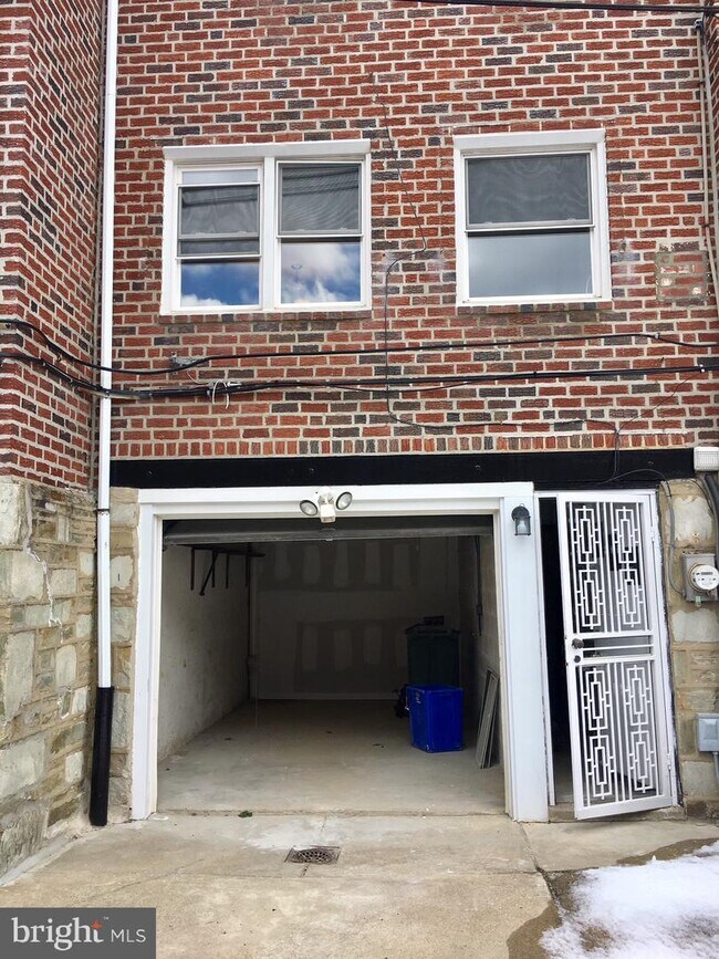 Building Photo - 8622 Gilbert St