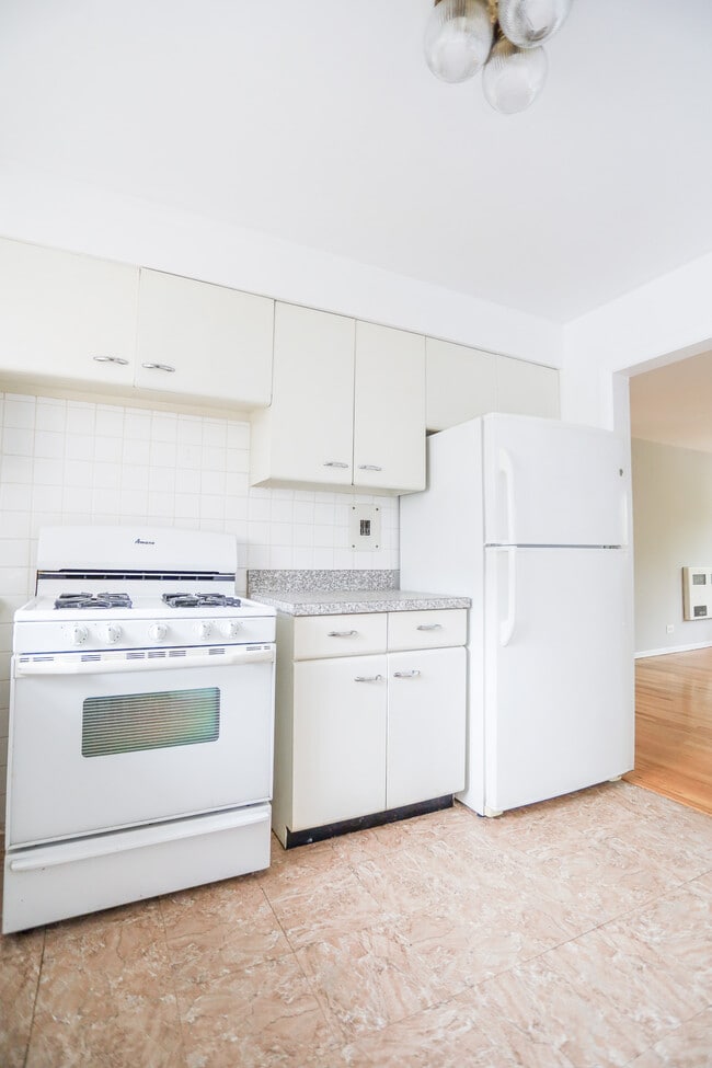 3390 W Hollywood Ave Unit 2E, Chicago, IL 60659 Condo for Rent in