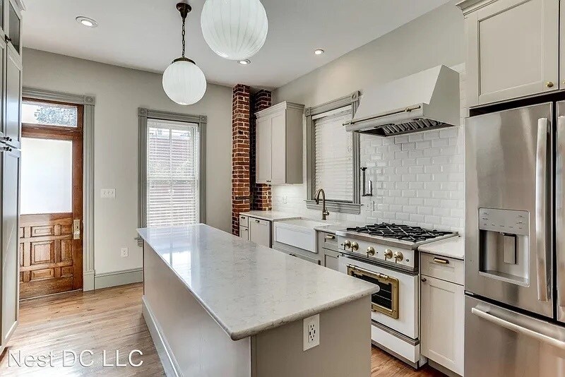 Foto principal - 817 8th St NE