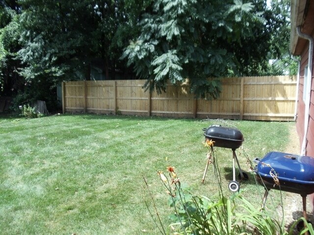 Lawn - 5 N Broadway St