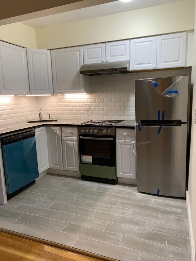 Primary Photo - Brighton 2-Bed Near B and C Lines! Heat an...