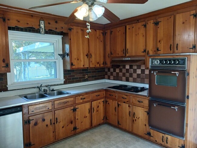 Foto del edificio - 323 Shoreline Dr