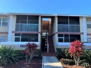 Building Photo - 1537 SE Royal Green Cir