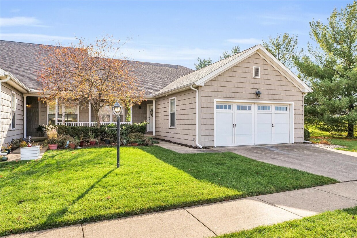 Primary Photo - 1701 E Amber Ln
