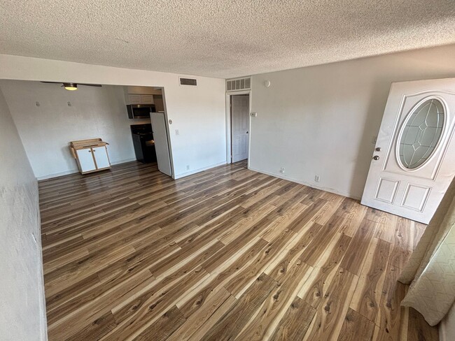 Building Photo - Charming 1Bed/1Bath First-Level Condo!