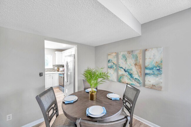 Foto del edificio - 6311 Newtown Cir