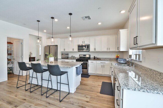 Building Photo - 2887 Penrose Ln