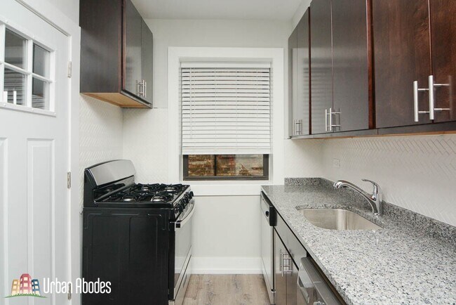 Foto del edificio - 1128 Maple Ave