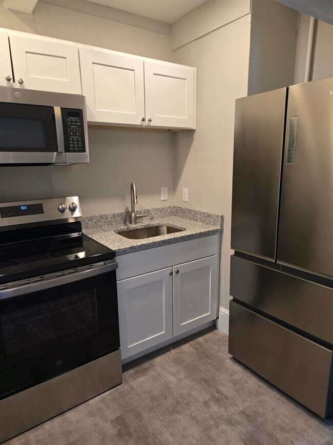 Building Photo - 56 Brook St