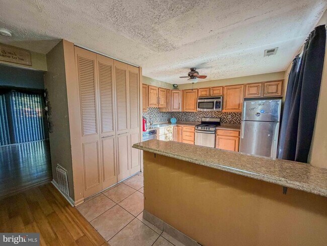 Building Photo - 58 Vanderbilt Ct