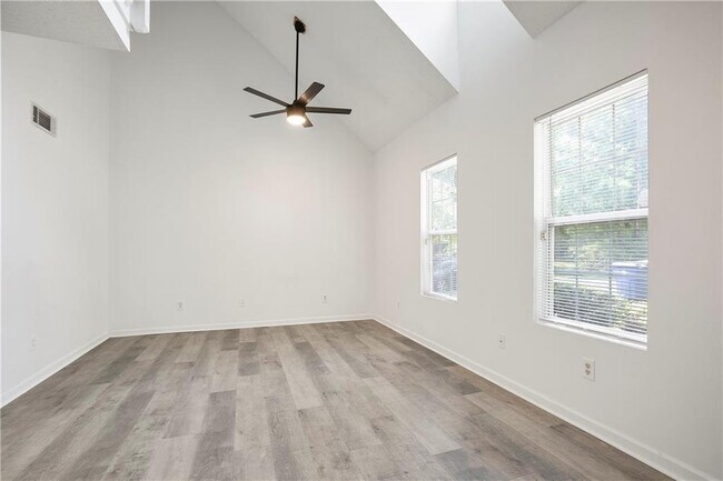 Foto del edificio - 6714 Lakewood Dr