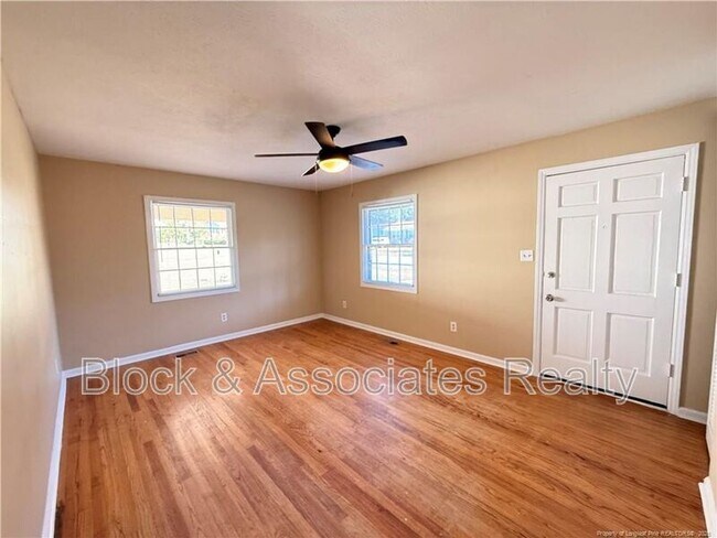 Foto del edificio - 2808 Coronada Pkwy