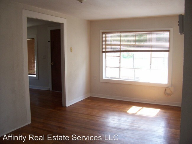 Building Photo - 3 br, 1 bath House - 2418 Legion