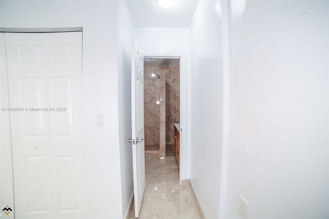 Foto del edificio - 12615 E Randall Park Dr