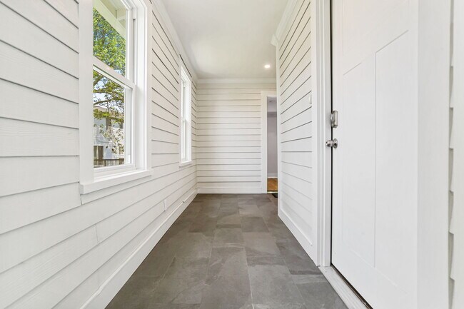 Building Photo - 23 Reynolds Pl