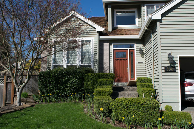 Building Photo - 5045 Greensborough Ct