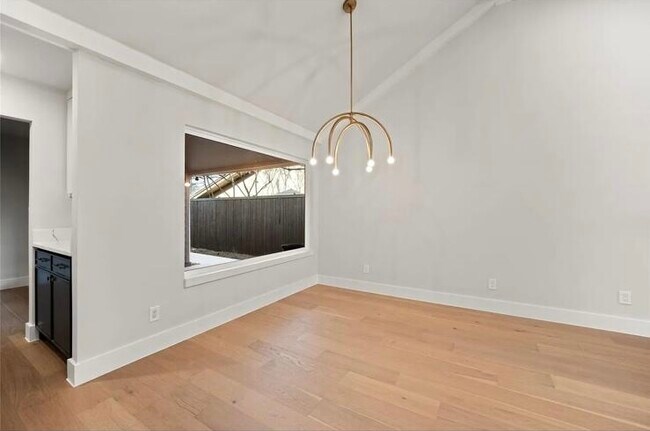 Building Photo - 7639 Royal Ln