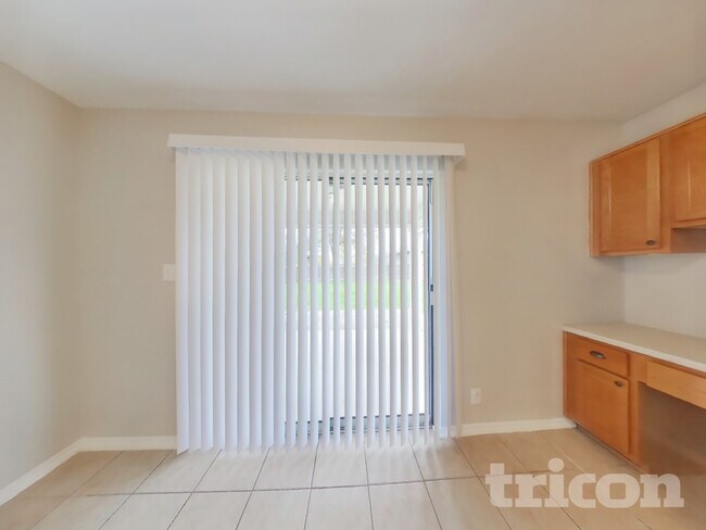 Foto del edificio - 230 Crane Crest Dr