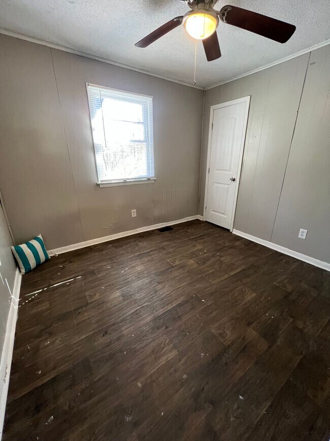 Foto del edificio - COMING SOON! 3 BEDROOM HOUSE!  DEPOSIT-FREE Renting option thru OBLIGO! Deposit Alternative avail...