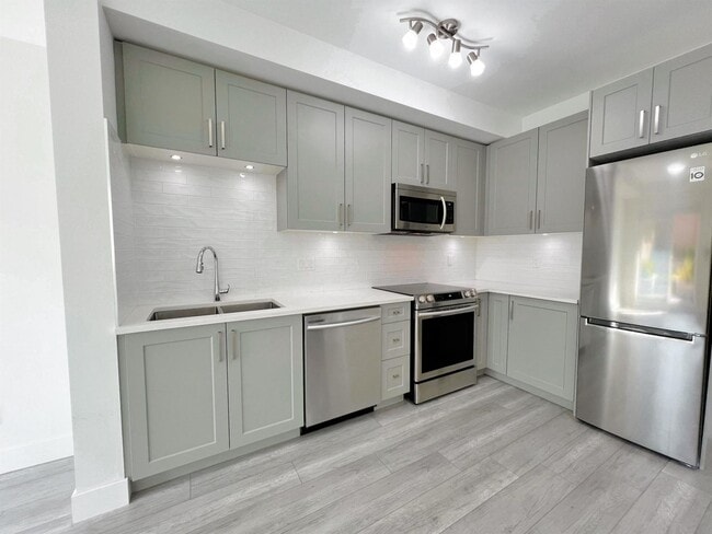 Building Photo - 9689-9140 140 St