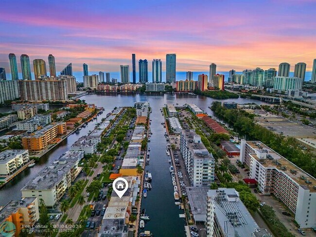 Foto del edificio - 3636 NE 167th St