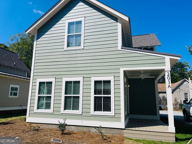 Building Photo - 201 Cherry St