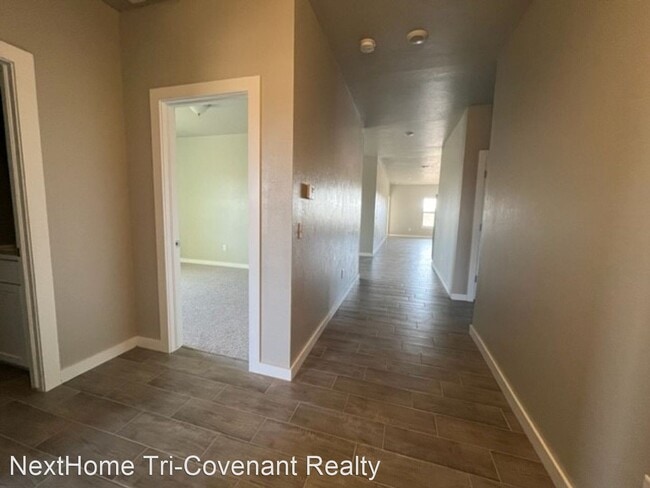 Building Photo - 4 br, 2 bath House - 1517 SW Heatherbrook Way