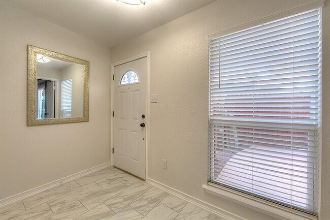 Building Photo - 93 Lakeview Village