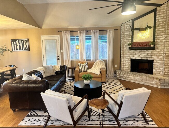 Foto del edificio - 2406 Strait Ln