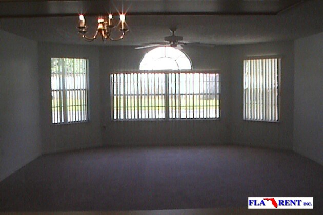Foto del edificio - 8722 Rain Forest Pl