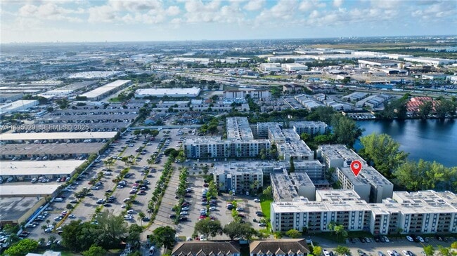 Foto del edificio - 10000 NW 80th Ct