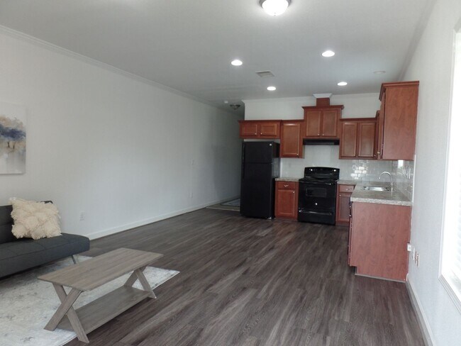 Building Photo - D203