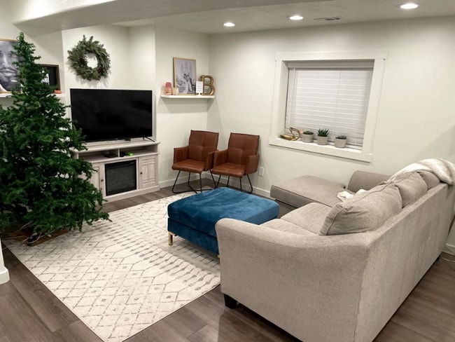 Building Photo - 1221 N 100 E