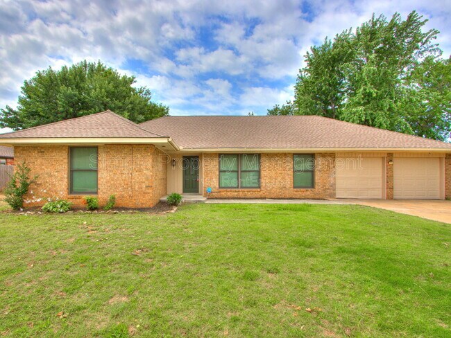 Building Photo - 704 Pepperdine Ave