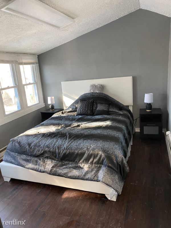 Foto del edificio - 4 br, 1 bath House - 118 BARNUM ST