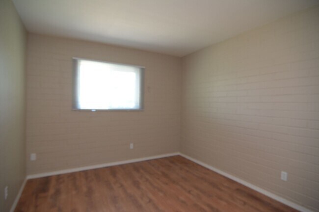 Building Photo - Remodeled 3 Bedroom 2 Bath Duplex! South Central Tucson Location!