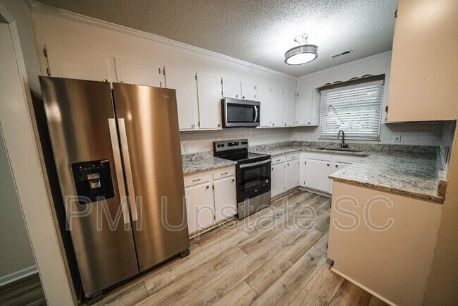 Building Photo - 123 David Ct