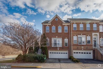 Building Photo - 22000 Avonworth Square