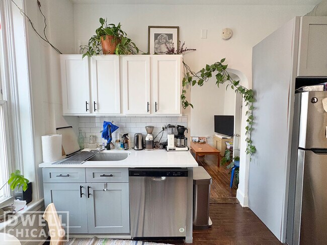 Foto del edificio - 1362 N Bosworth Ave