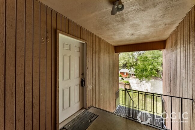Building Photo - Great Condo in Prime Location!