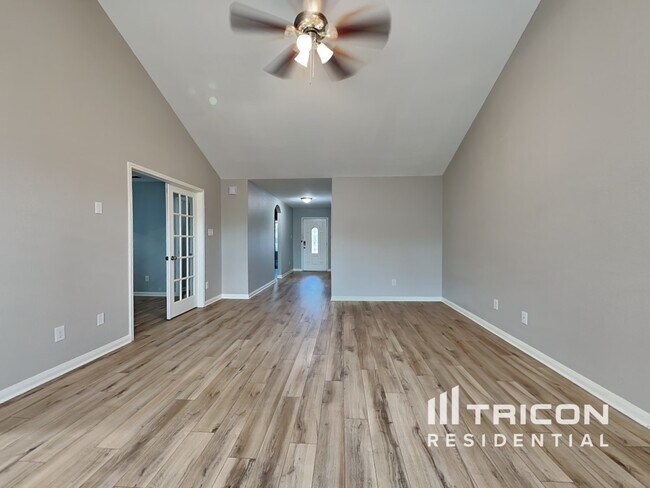 Foto del edificio - 2111 Juniper Dr