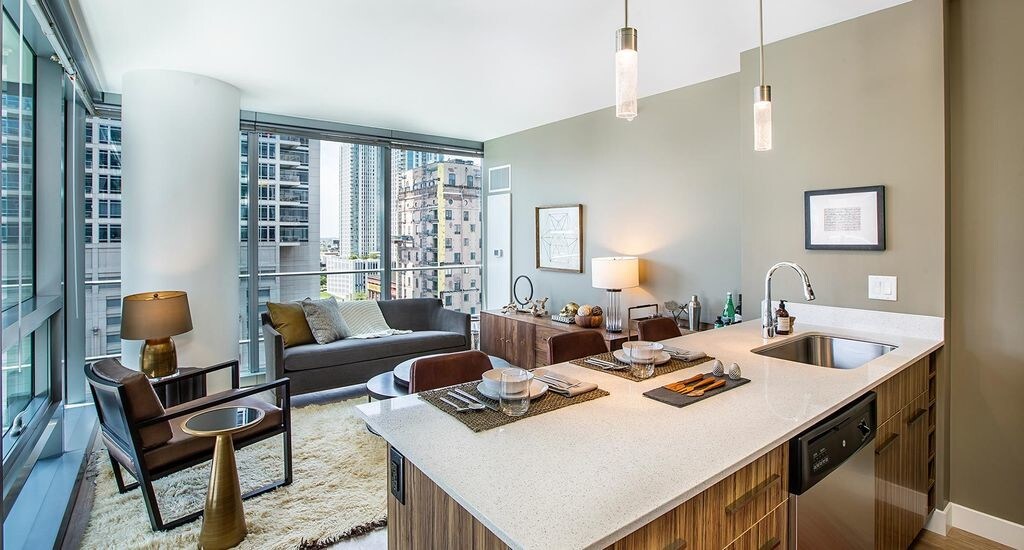Foto principal - 350 N Orleans St