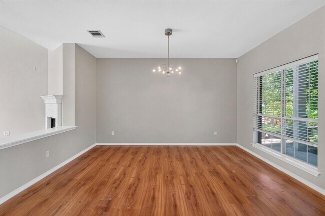 Foto del edificio - 7021 Gentle Oak Dr