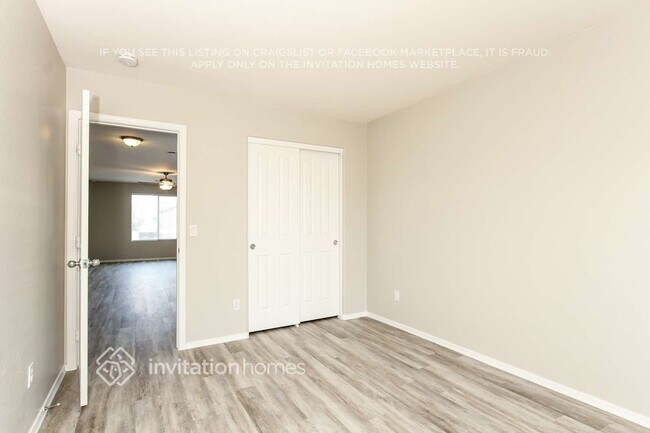 Building Photo - 14226 W Hearn Rd