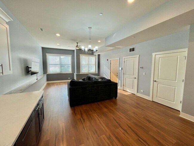 Foto del edificio - 4531 Forest Ave