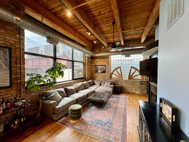 Foto del edificio - 1751 N Western Ave