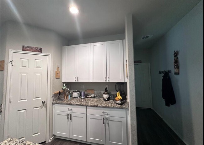 Foto del edificio - 4307 Tulip Oak Dr