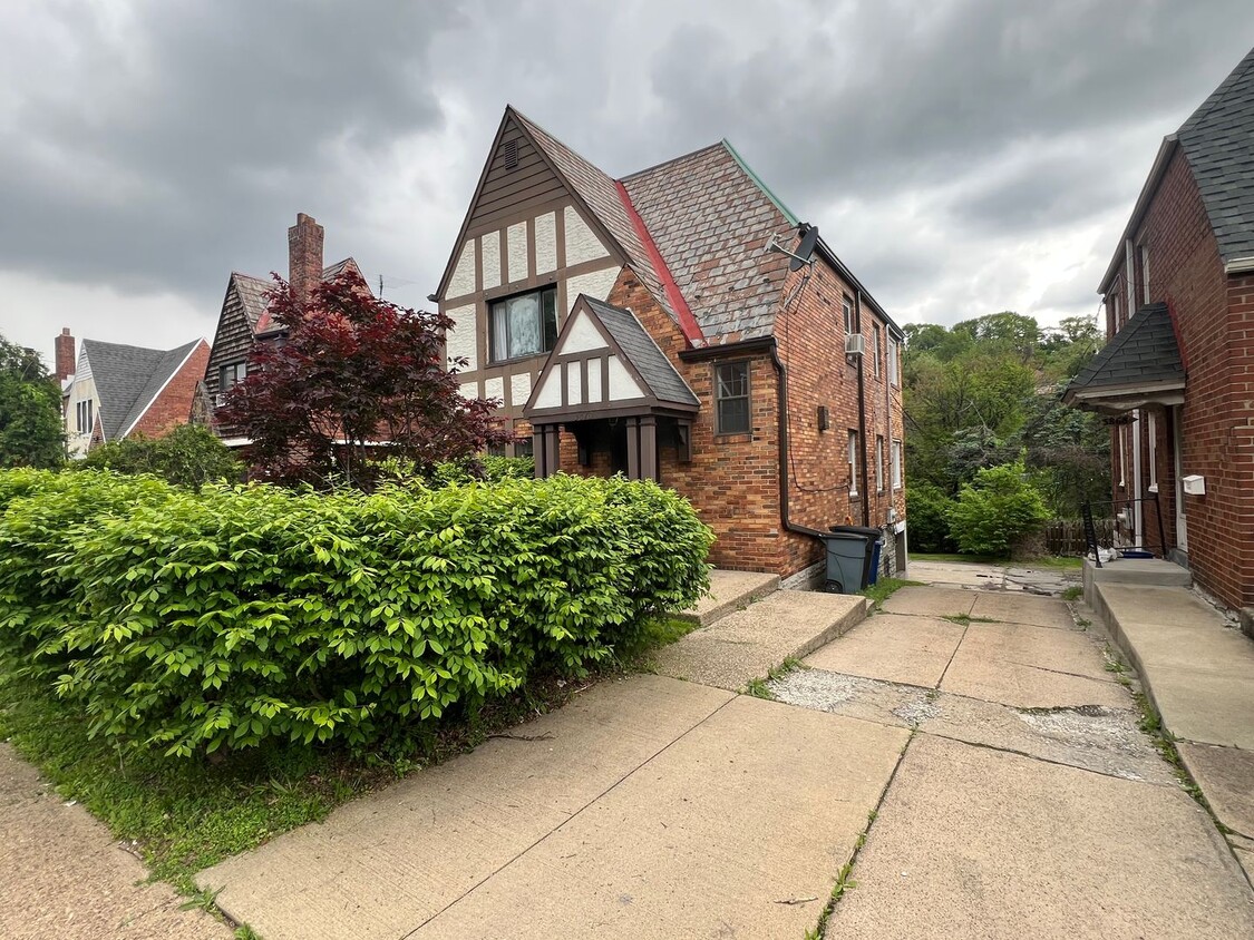 Primary Photo - 3870 Beechwood Blvd