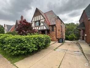 Building Photo - 3870 Beechwood Blvd