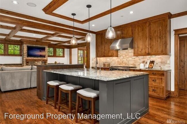 Foto del edificio - 5 br, 5 bath House - 8058 NE 8th St
